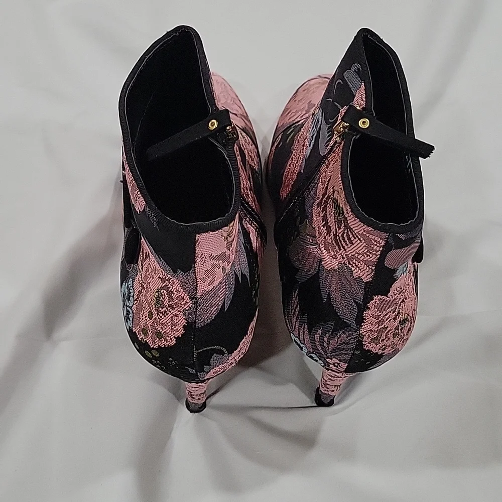 Heels - Picture 3 of 3